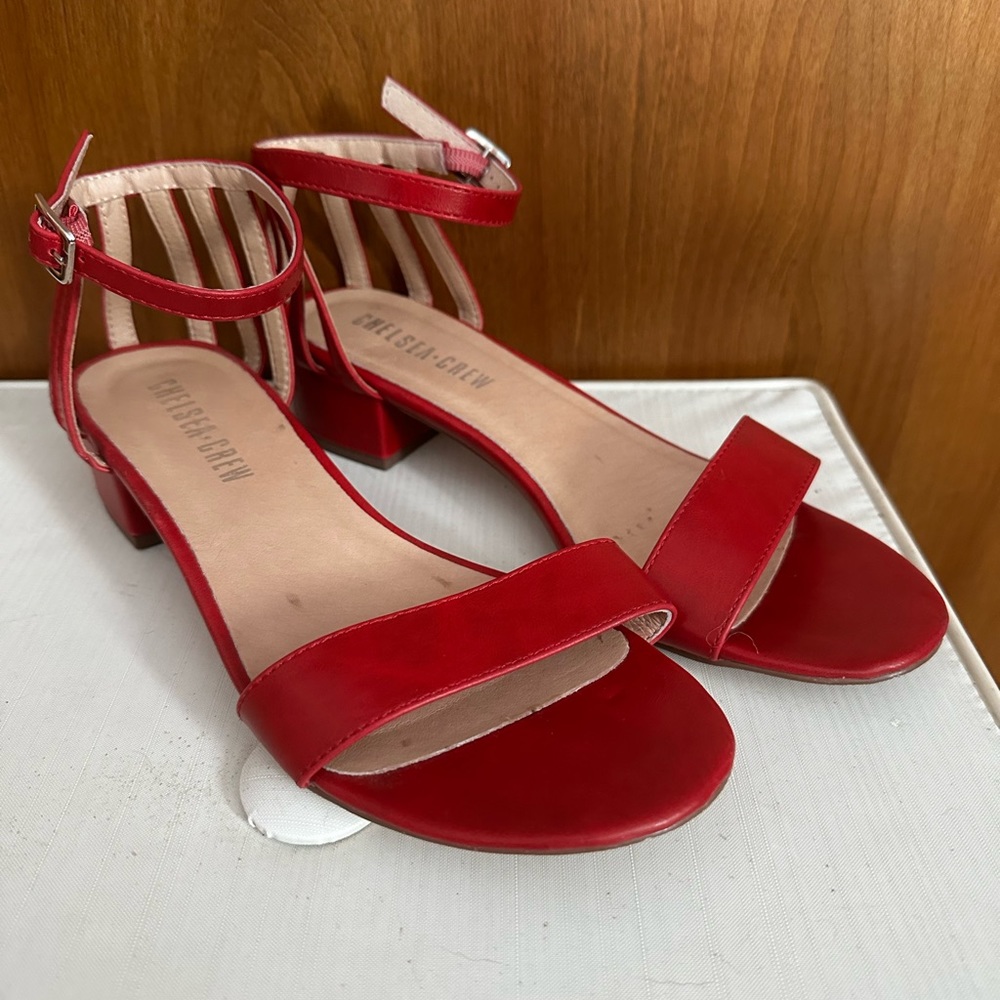 Chelsea crew Women's Red Sandals